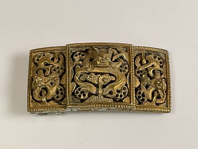 Lot 382 - An unusual and well detailed Chinese belt...