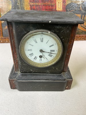 Lot 20 - A group of collectors' items, to include a...