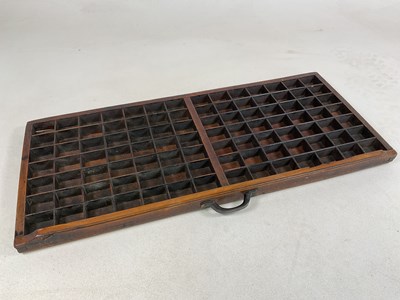 Lot 48 - A vintage multi-sectioned printing block tray,...