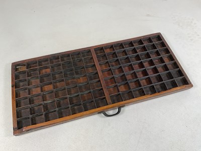 Lot 48 - A vintage multi-sectioned printing block tray,...