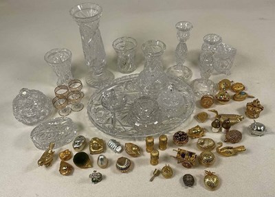 Lot 356 - A collection of glassware and decorative items,...