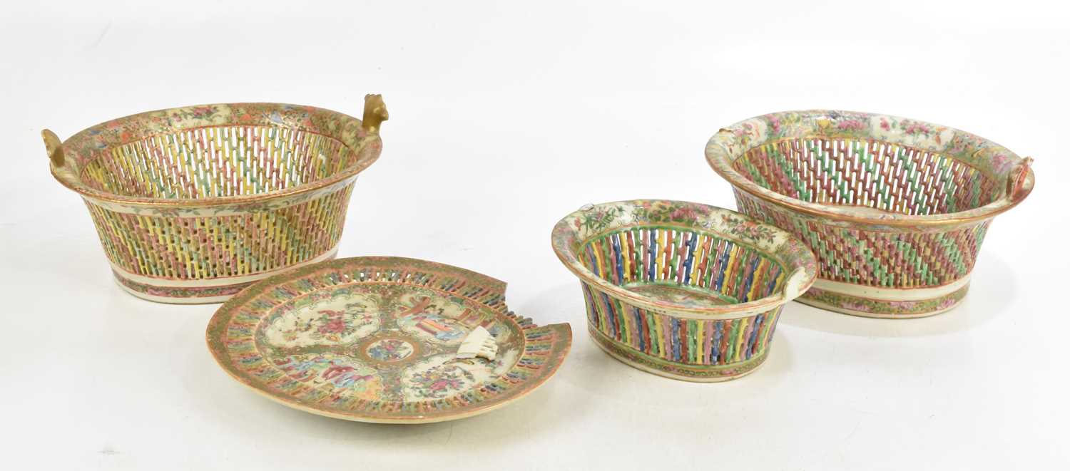 Lot 549 - A pair of late 18th century Chinese Canton...