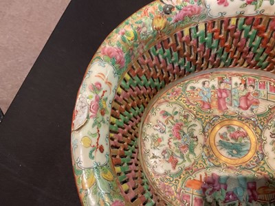 Lot 549 - A pair of late 18th century Chinese Canton...