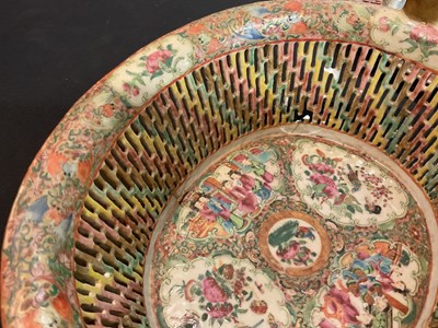 Lot 549 - A pair of late 18th century Chinese Canton...