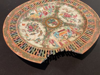 Lot 549 - A pair of late 18th century Chinese Canton...