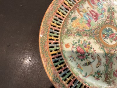 Lot 549 - A pair of late 18th century Chinese Canton...