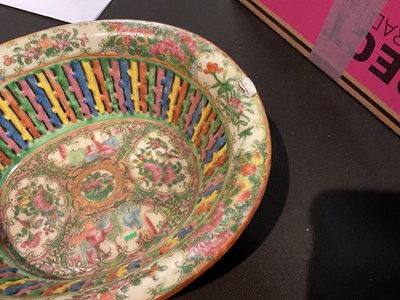 Lot 549 - A pair of late 18th century Chinese Canton...
