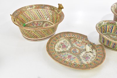 Lot 549 - A pair of late 18th century Chinese Canton...