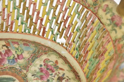 Lot 549 - A pair of late 18th century Chinese Canton...