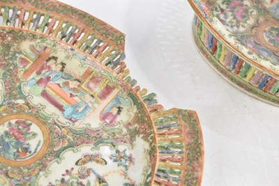 Lot 549 - A pair of late 18th century Chinese Canton...