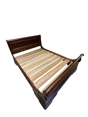 Lot 1086 - WILLIS & GAMBIER; a modern king size bedstead.