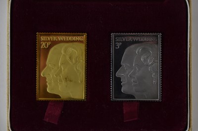 Lot 1094 - A cased Royal Silver Wedding Commemorative...