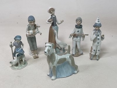 Lot 346 - A group of Lladro and other porcelain figures,...