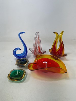 Lot 352 - MURANO; six pieces of art glass, comprising...