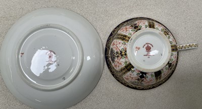 Lot 255 - ROYAL CROWN DERBY; an antique Imari pattern...
