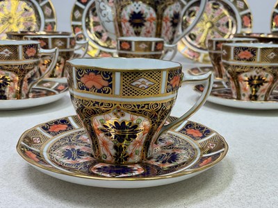 Lot 255 - ROYAL CROWN DERBY; an antique Imari pattern...
