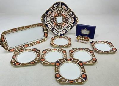 Lot 266 - ROYAL CROWN DERBY; a seven piece Imari...