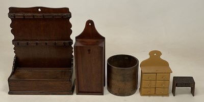 Lot 58 - A collection of items to include a smoker's...