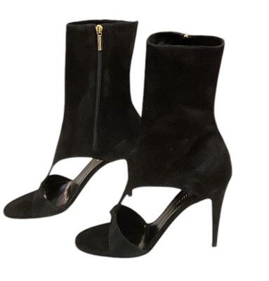 Lot 456 - TAMARA MELLON; a pair of size 6 lady's black...