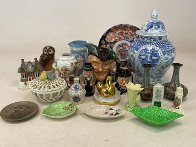 Lot 321 - A quantity of decorative ceramics, including...