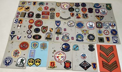 Lot 91 - A collection of military cloth badges, the...