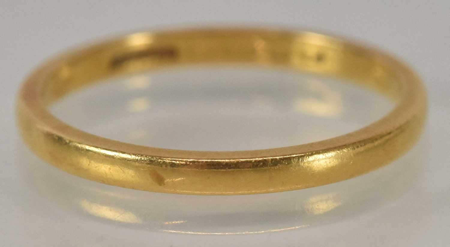 Lot 1150 - A 22ct yellow gold wedding band, size M/N,...