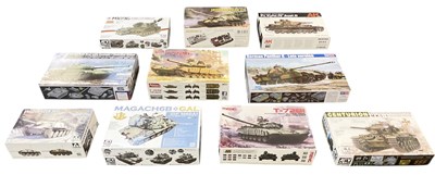 Lot 489 - A collection of ten scale tank model kits...