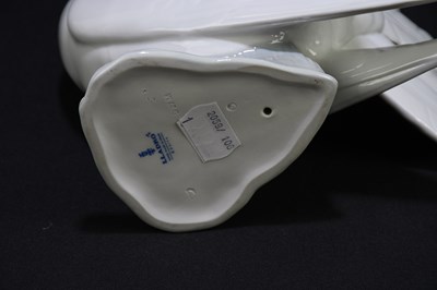 Lot 526 - LLADRO; a model of a white dove, height 20cm.