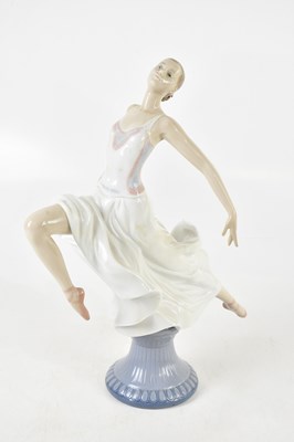 Lot 589 - LLADRÓ; a large figure, 'Graceful Ballet', no....