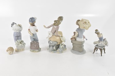 Lot 593 - LLADRÓ; five figures including a girl seated...