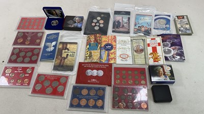 Lot 1424 - ROYAL MINT; a quantity of presentation sets to...