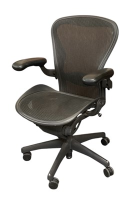 Lot 33 - HERMAN MILLER; a modern 'Aren' type...