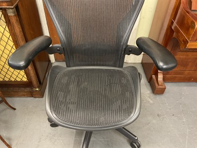 Lot 33 - HERMAN MILLER; a modern 'Aren' type...