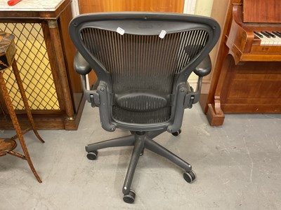 Lot 33 - HERMAN MILLER; a modern 'Aren' type...