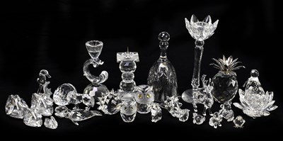 Lot 601 - A small assortment of Swarovski crystal items