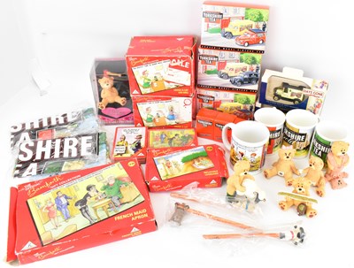 Lot 185 - Various boxed modern collectibles to include...