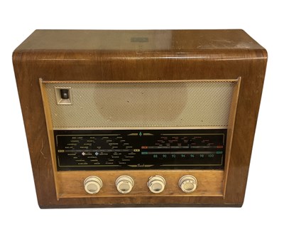 Lot 438 - A 1930s Art Deco walnut cased Bush radio,...