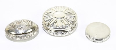 Lot 2563 - SYDNEY & CO; a Edward VII hallmarked silver...