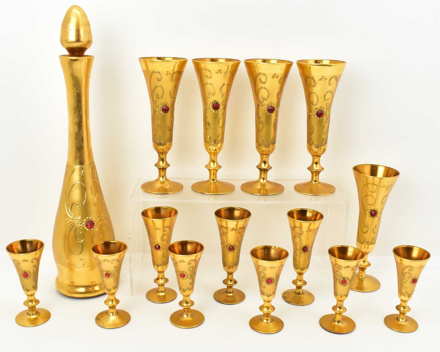 Lot 578 - FLORES BAVARIA; a fifteen piece gilt covered...