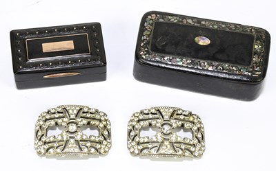 Lot 155 - A Victorian papier-mâché snuff box with mother...