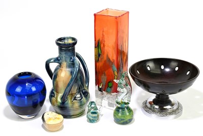 Lot 659 - A small collection of glassware and ceramics...