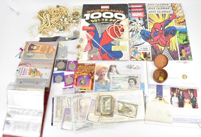 Lot 202 - Mixed collectibles to include sixteen...