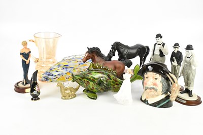 Lot 239 - A small collection of glassware and decrotive...