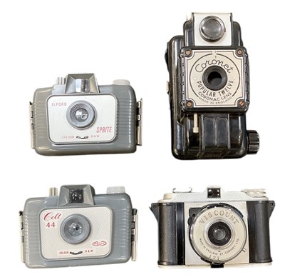 Lot 453 - A quantity of cameras including Coronet 3D,...