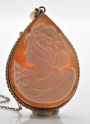 Lot 546 - A 9ct yellow gold framed teardrop shaped cameo...