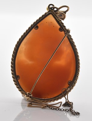 Lot 546 - A 9ct yellow gold framed teardrop shaped cameo...