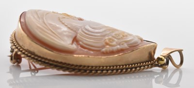 Lot 546 - A 9ct yellow gold framed teardrop shaped cameo...
