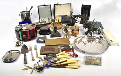 Lot 128 - A small mixed lot of collectors' items