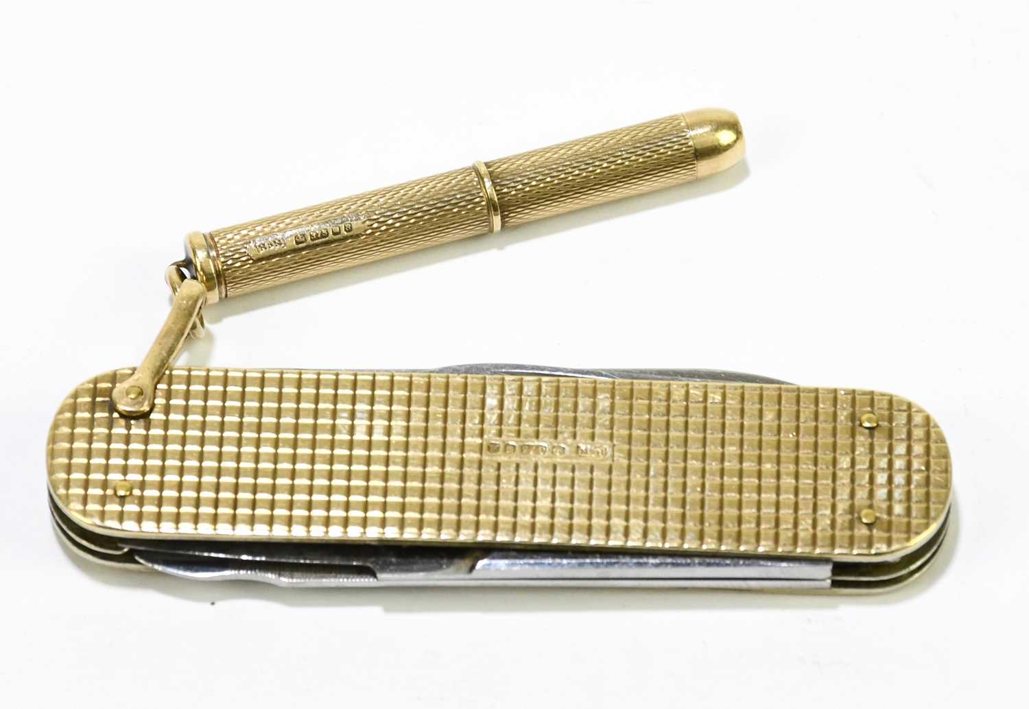 Lot 108 A 9ct yellow gold mounted pen knife, length