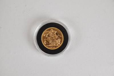 Lot 1669 - An Edward VII full reign gold sovereign set...